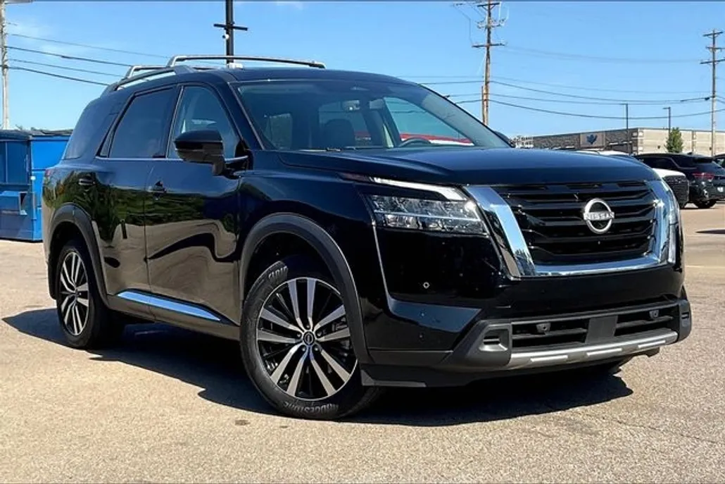 2024 Nissan Pathfinder Platinum photo 1