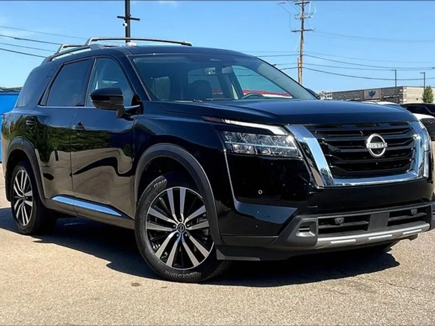 2024 Nissan Pathfinder Platinum photo 1