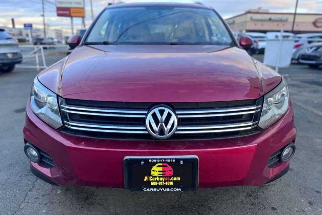 2012 Volkswagen Tiguan SEL photo 1