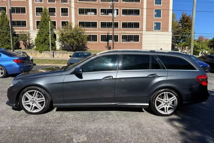 2011 Mercedes Benz E 350 Wagon photo 1
