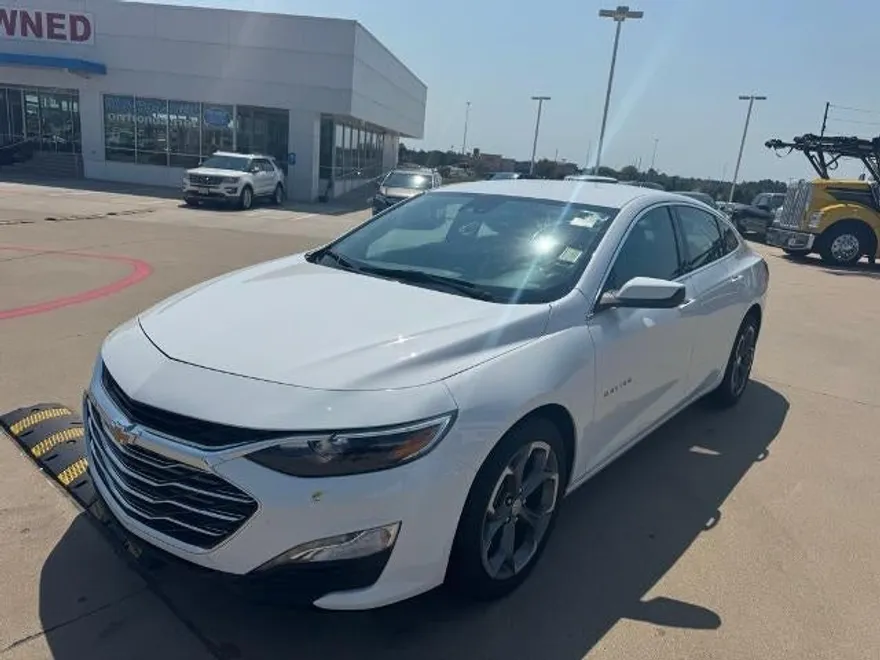 2024 Chevrolet Malibu 1LT photo 1