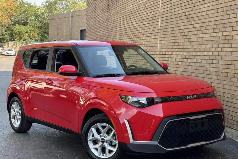 2023 Kia Soul LX photo 1