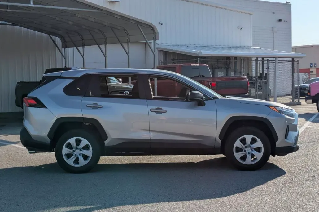 2025 Toyota RAV4 LE photo 1
