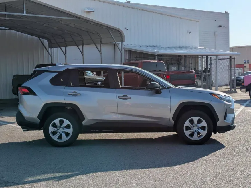 2025 Toyota RAV4 LE photo 1