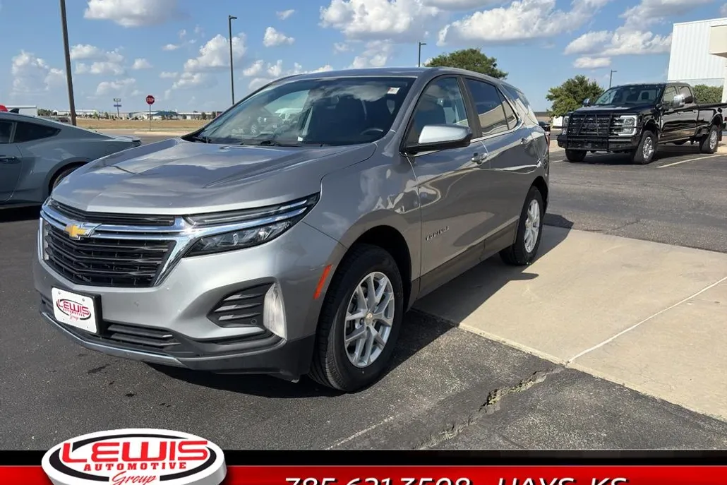 2024 Chevrolet Equinox LT photo 1