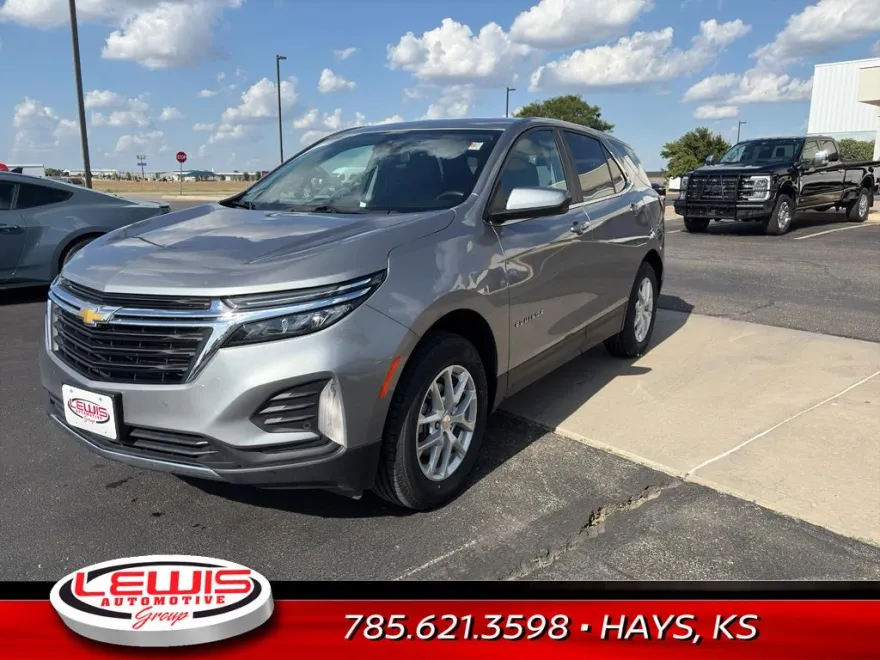 2024 Chevrolet Equinox LT photo 1