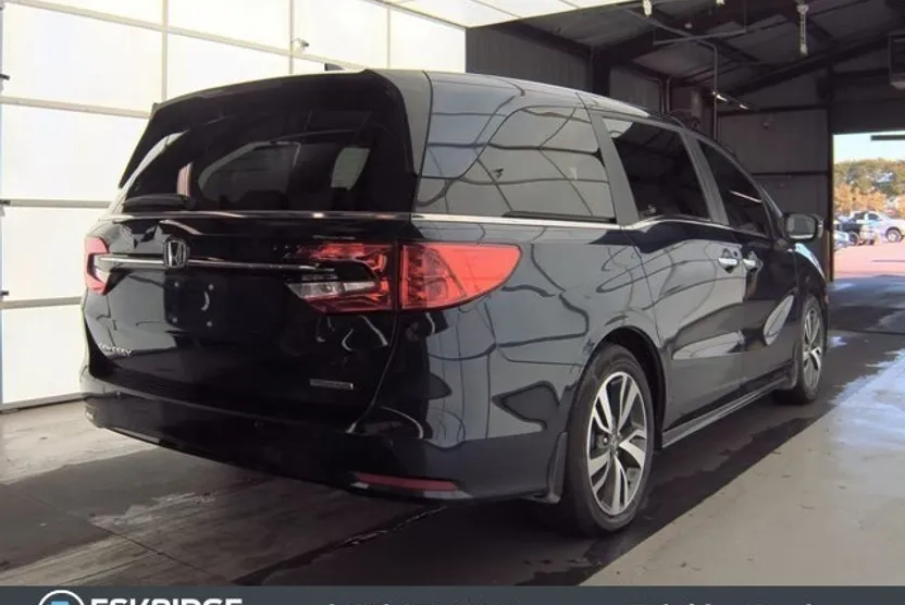 2024 Honda Odyssey Touring photo 1