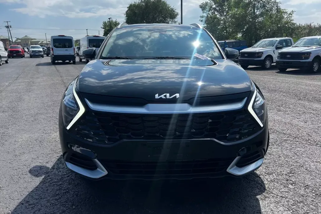 2023 Kia Sportage EX photo 1