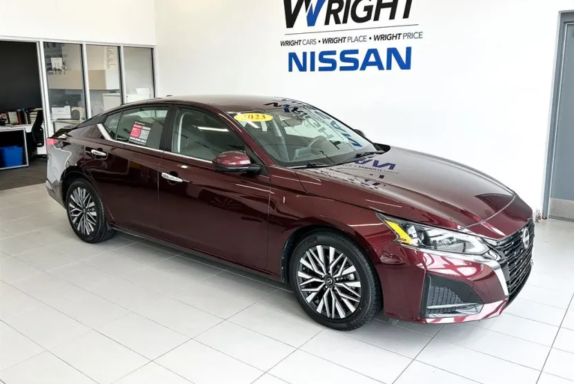 2023 Nissan Altima 2.5 SV photo 1