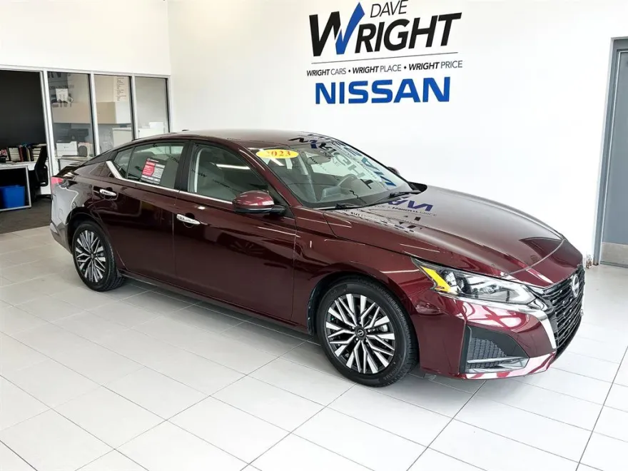 2023 Nissan Altima 2.5 SV photo 1