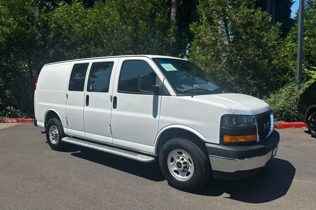 2022 Gmc Savana 2500 photo 1