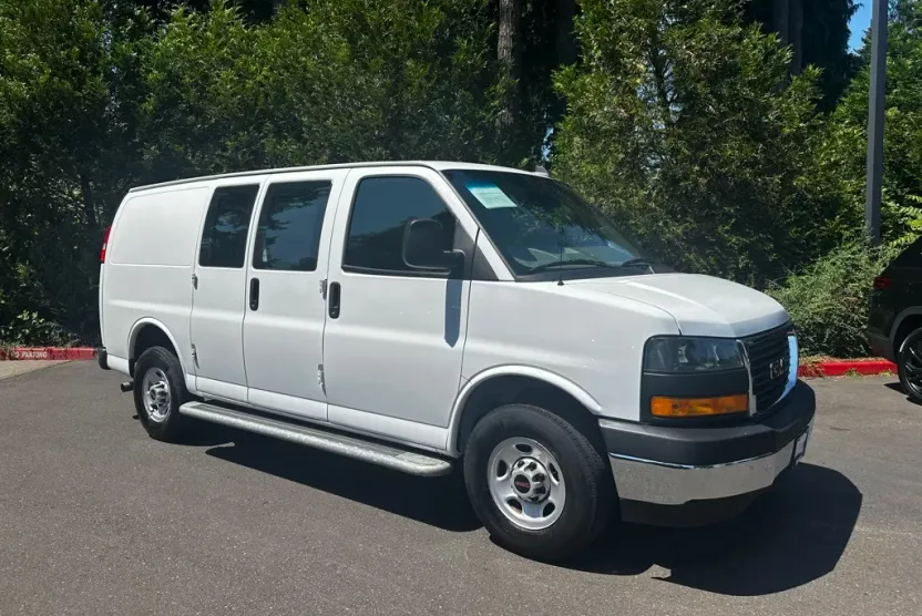 2022 Gmc Savana 2500 photo 1