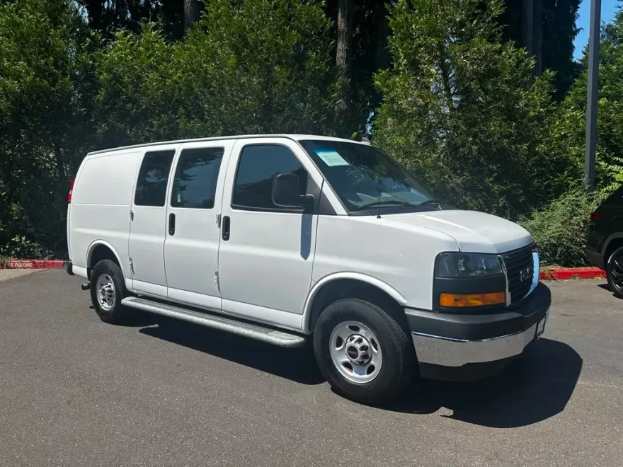 2022 Gmc Savana 2500 photo 1