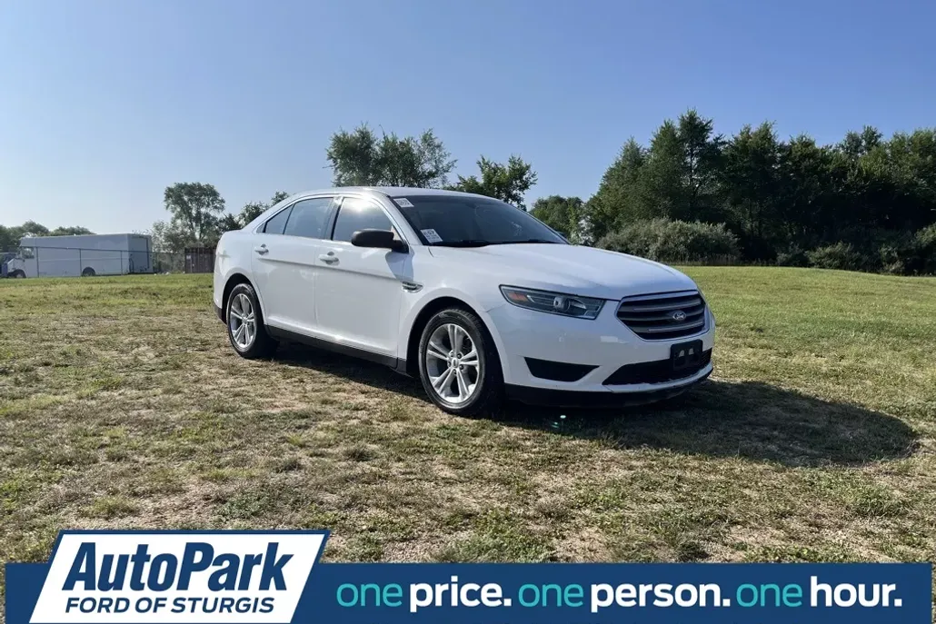 2018 Ford Taurus SE photo 1