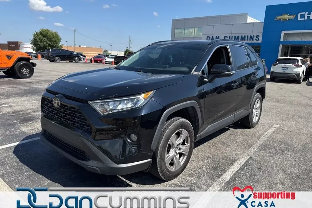 2019 Toyota RAV4 XLE photo 1