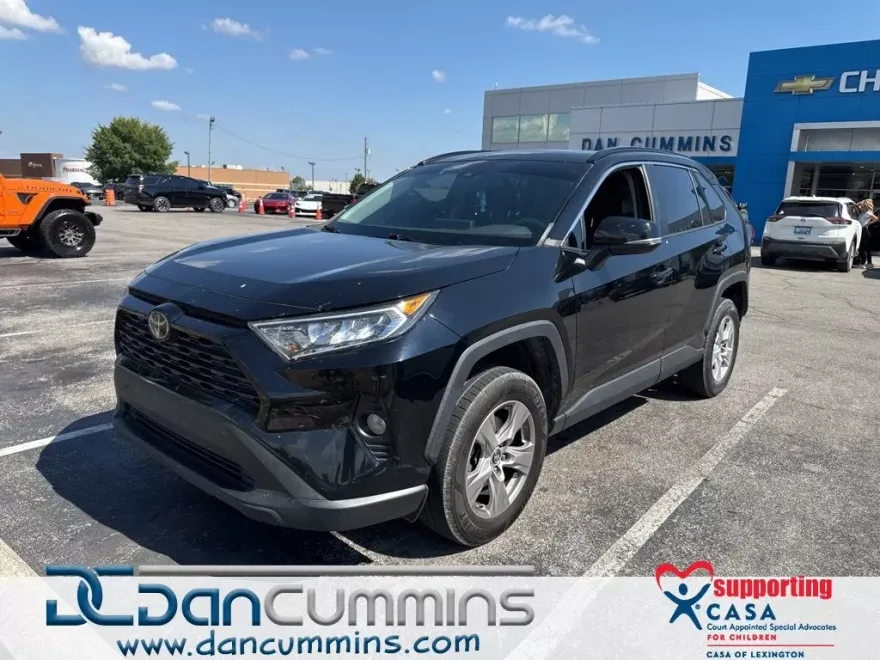 2019 Toyota RAV4 XLE photo 1