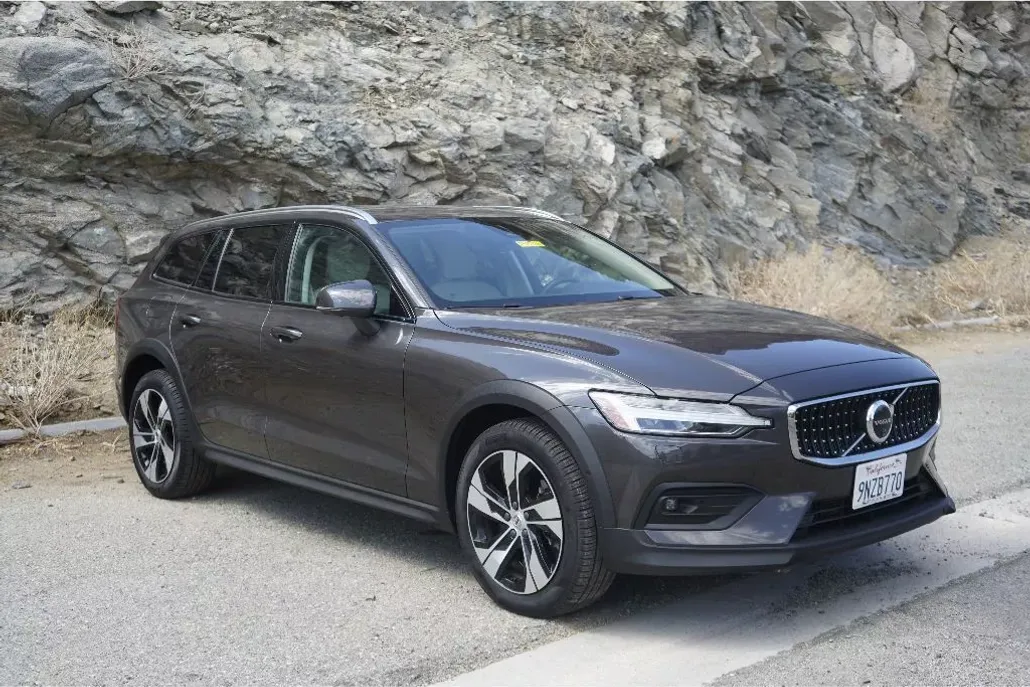 2024 Volvo V60 Cross Country B5 Plus photo 1