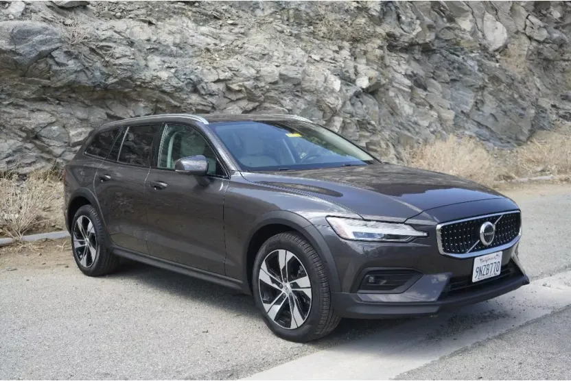 2024 Volvo V60 Cross Country B5 Plus photo 1