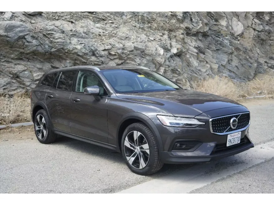 2024 Volvo V60 Cross Country B5 Plus photo 1
