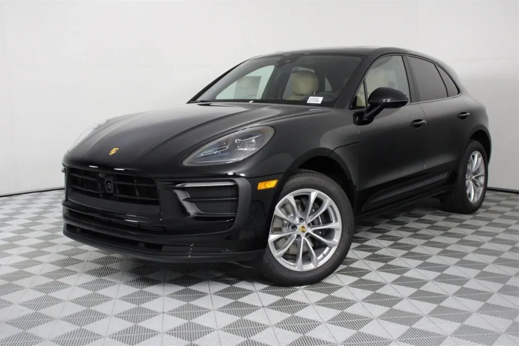 2025 Porsche Macan T photo 1