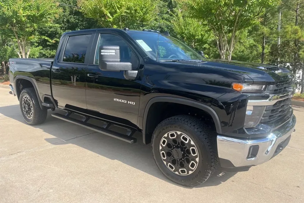 2025 Chevrolet Silverado 2500HD LT photo 1