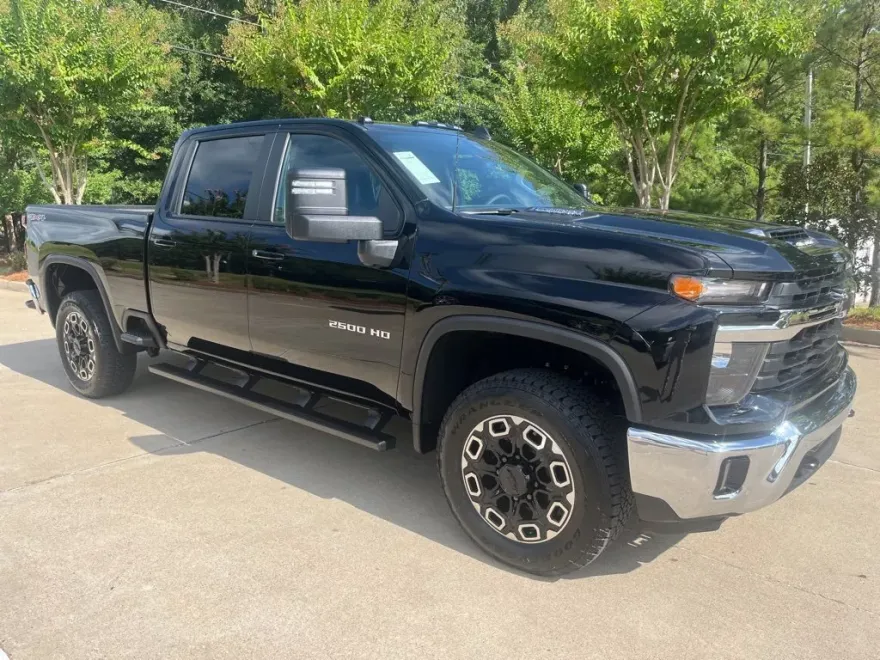 2025 Chevrolet Silverado 2500HD LT photo 1