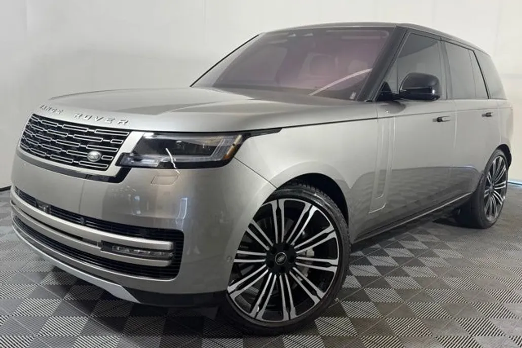 2023 Land Rover Range Rover SE photo 1