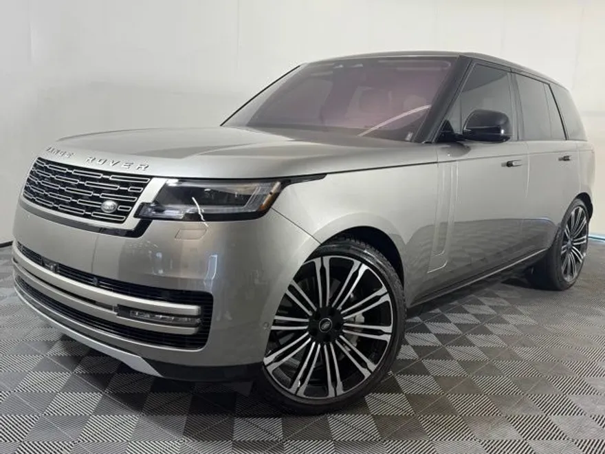 2023 Land Rover Range Rover SE photo 1