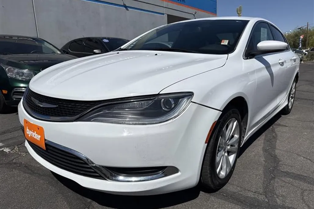 2016 Chrysler 200 Limited photo 1
