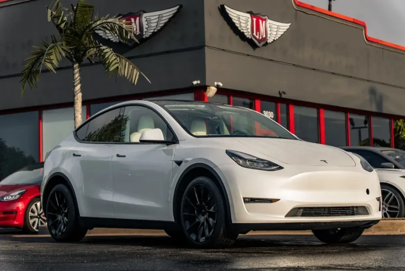 2023 Tesla Model Y Long Range photo 1