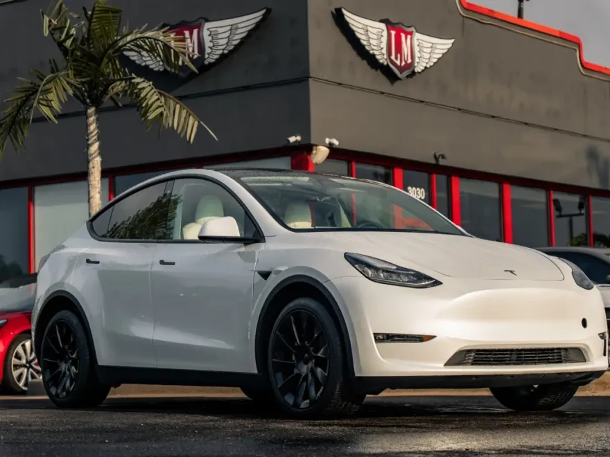 2023 Tesla Model Y Long Range photo 1