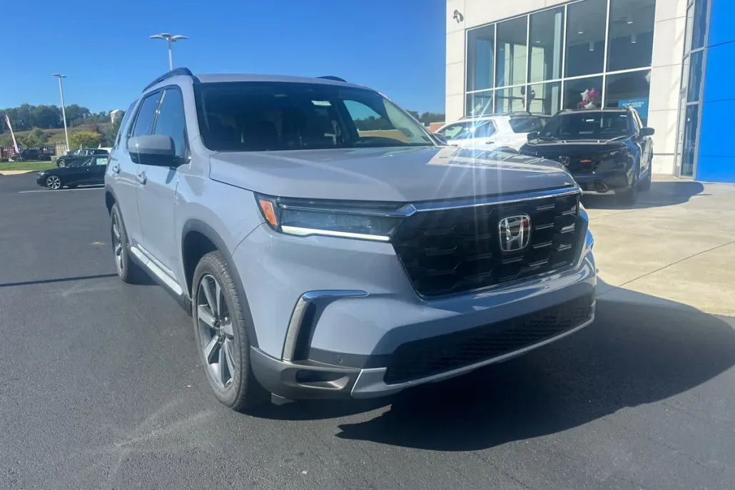 2025 Honda Pilot Touring photo 1