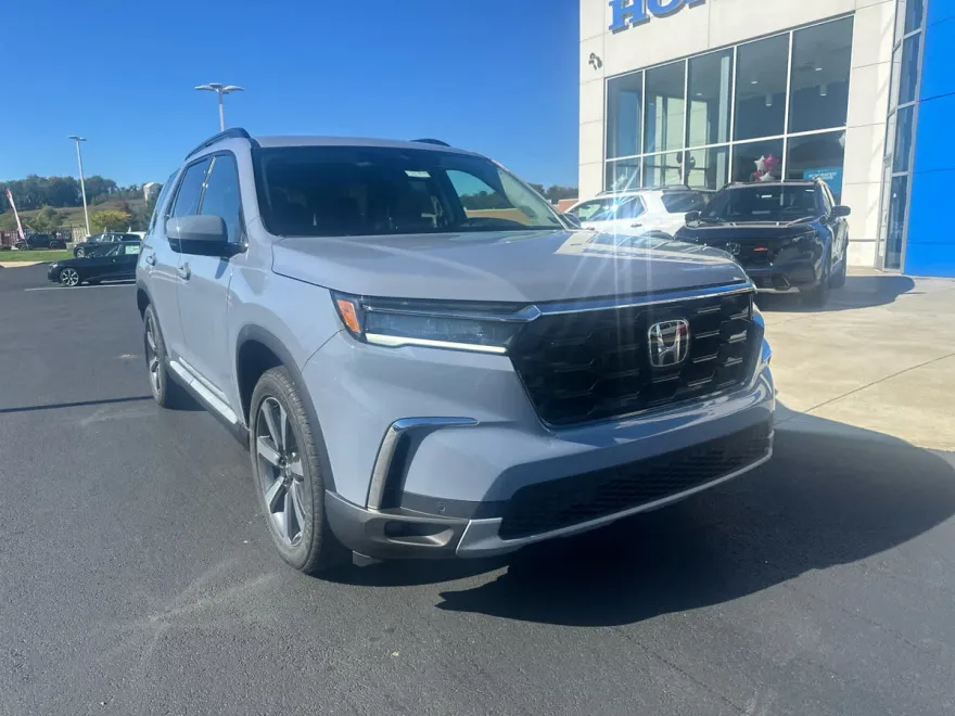 2025 Honda Pilot Touring photo 1