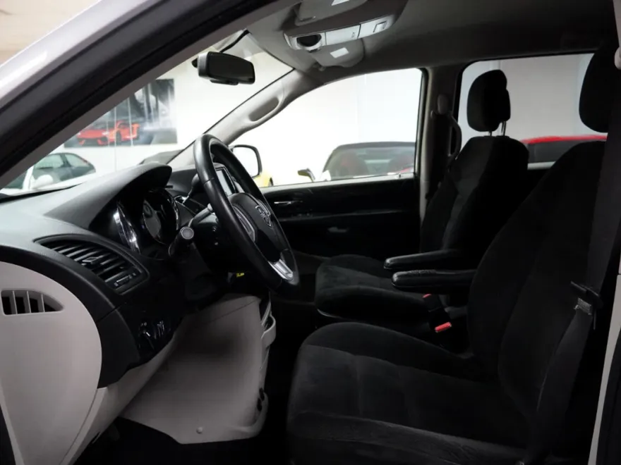 2017 Dodge Grand Caravan SE photo 12