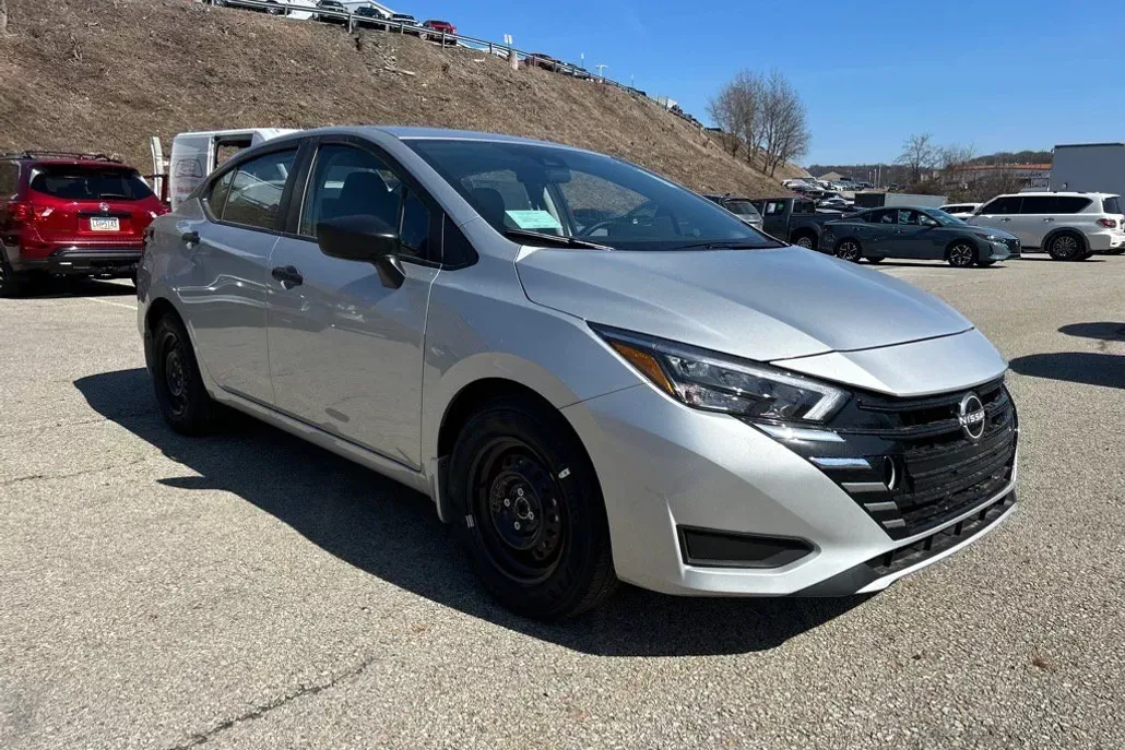 2025 Nissan Versa S photo 1