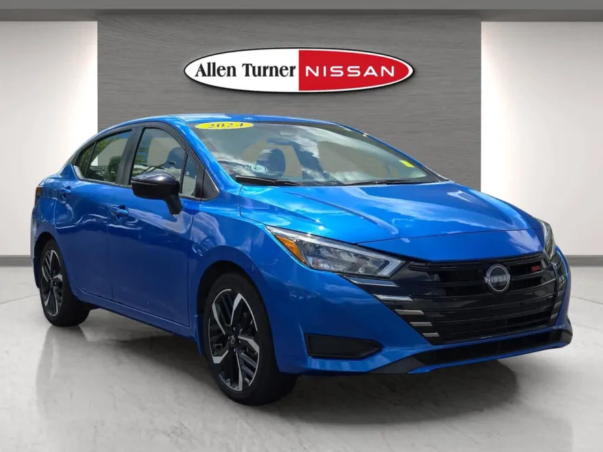 2024 Nissan Versa 1.6 SR photo 1