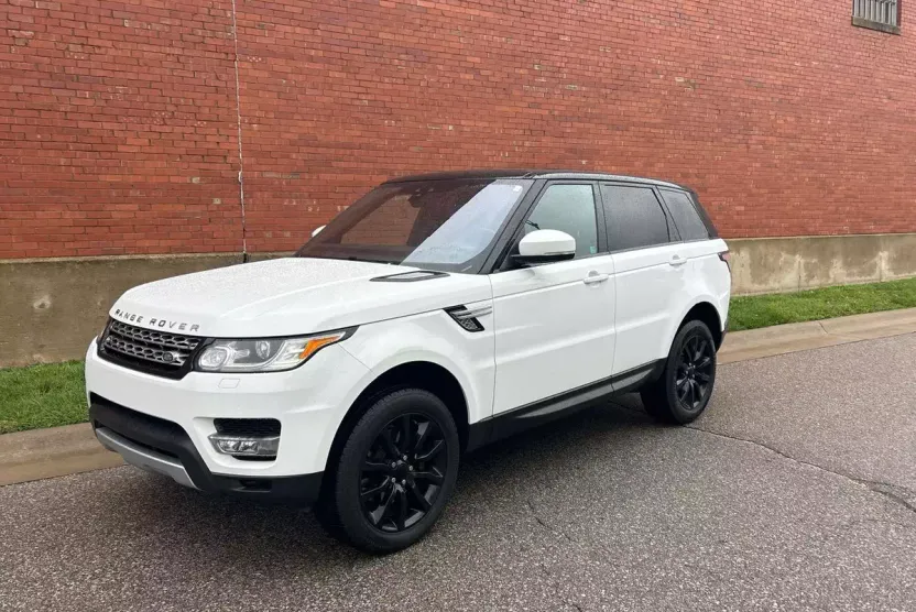 2017 Land Rover Range Rover Sport HSE photo 1