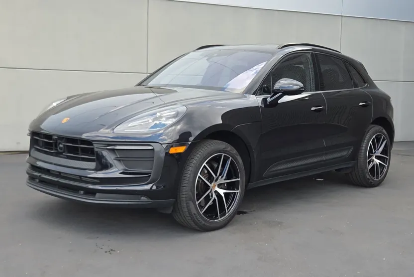 2024 Porsche Macan photo 1