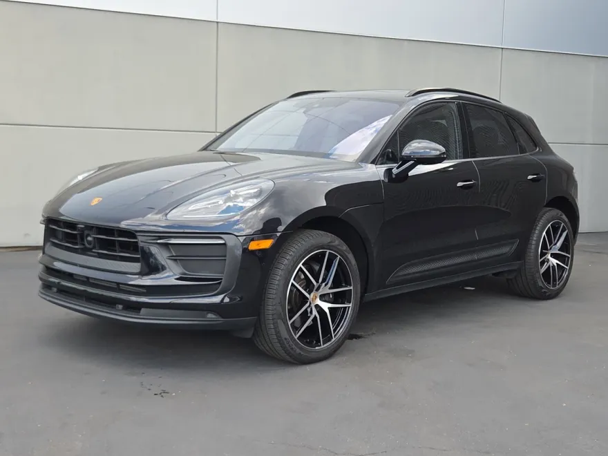 2024 Porsche Macan photo 1