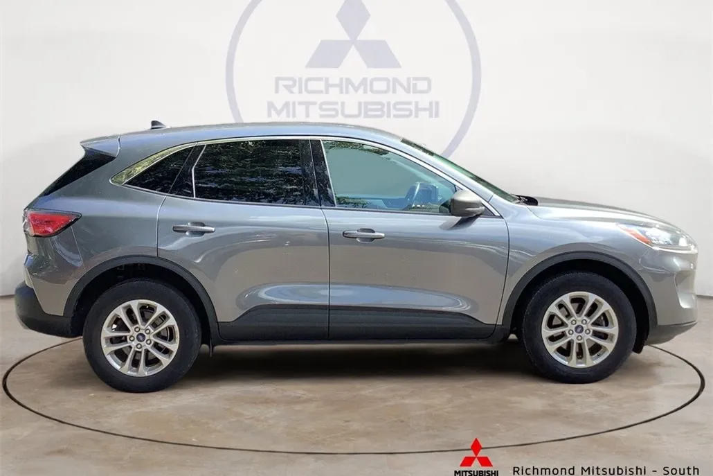 2022 Ford Escape SE photo 1