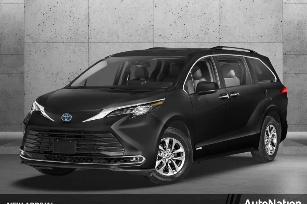 2022 Toyota Sienna XLE photo 1