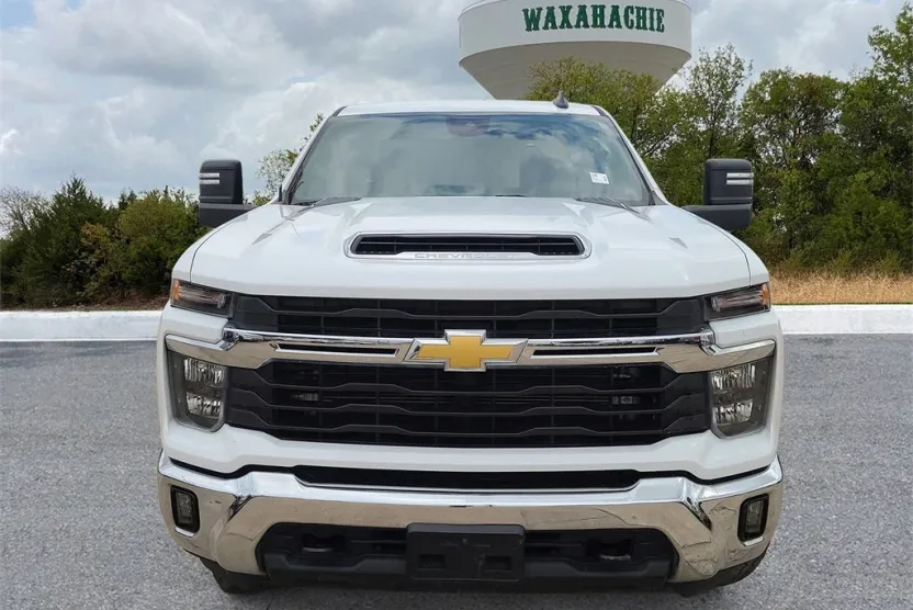 2024 Chevrolet Silverado 2500HD LT photo 1
