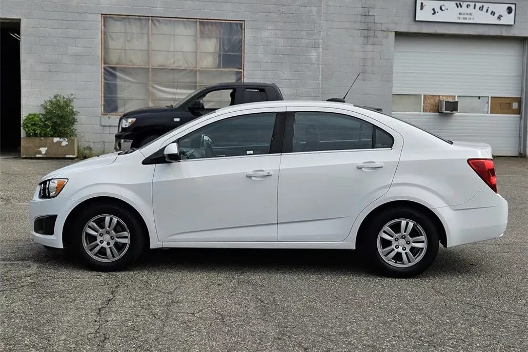 2016 Chevrolet Sonic LT photo 1