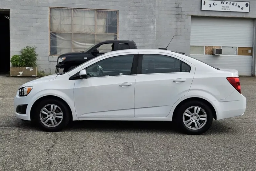 2016 Chevrolet Sonic LT photo 1