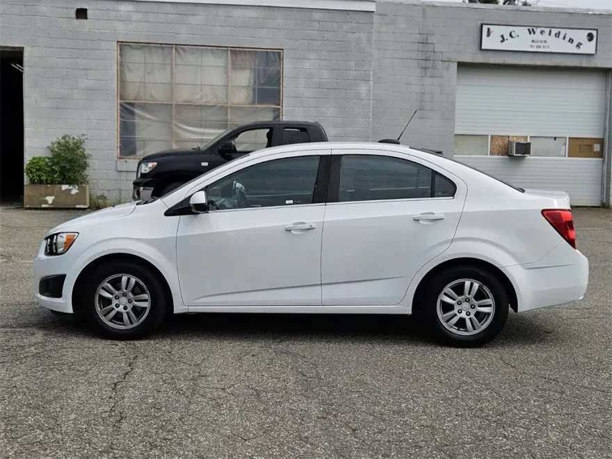 2016 Chevrolet Sonic LT photo 1