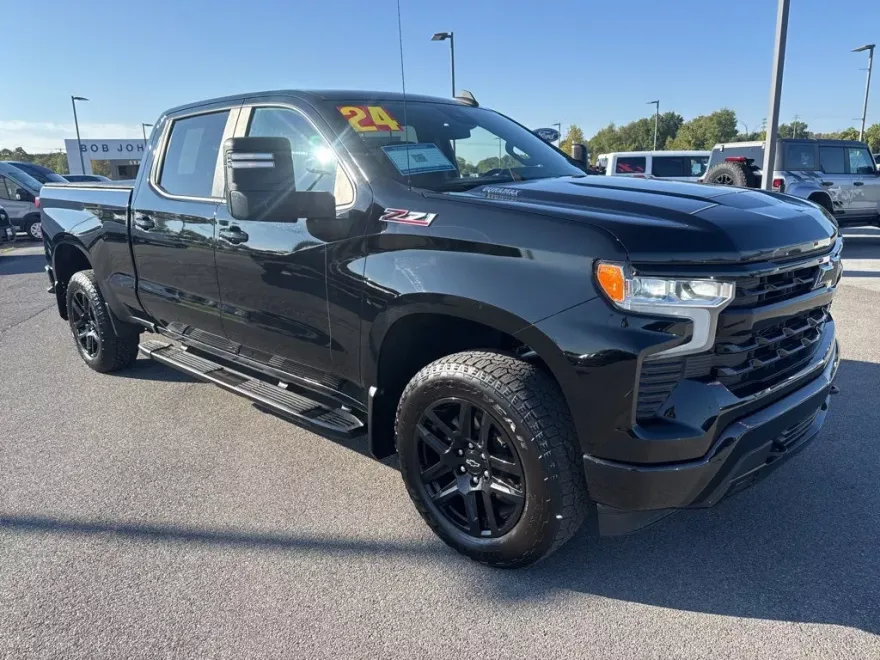2024 Chevrolet Silverado 1500 RST photo 1