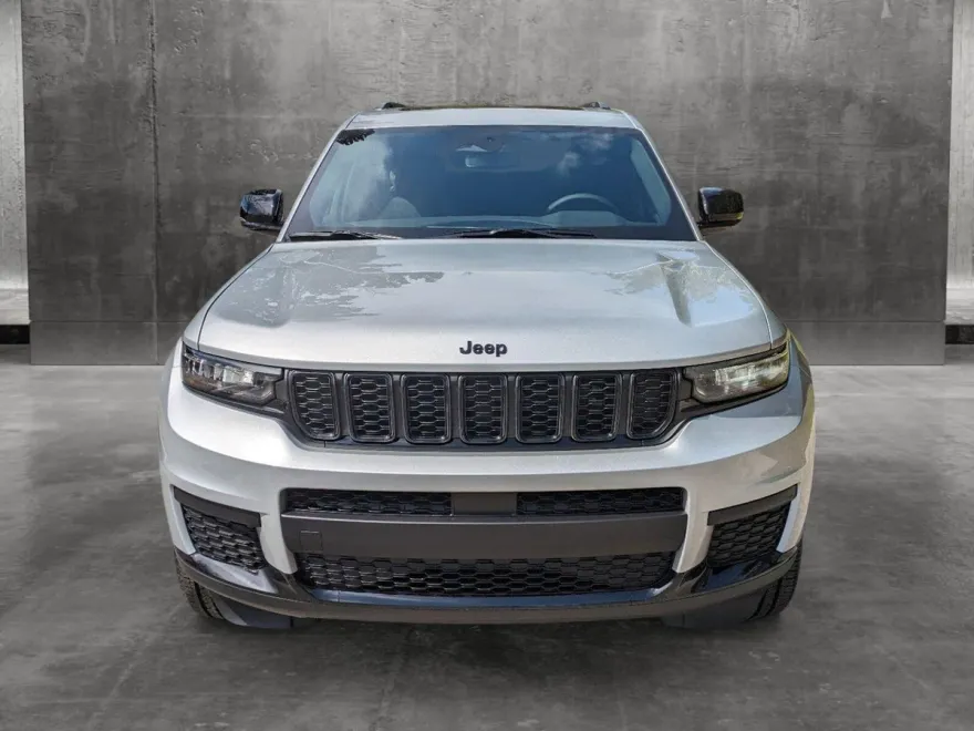 2024 Jeep Grand Cherokee Altitude X photo 2