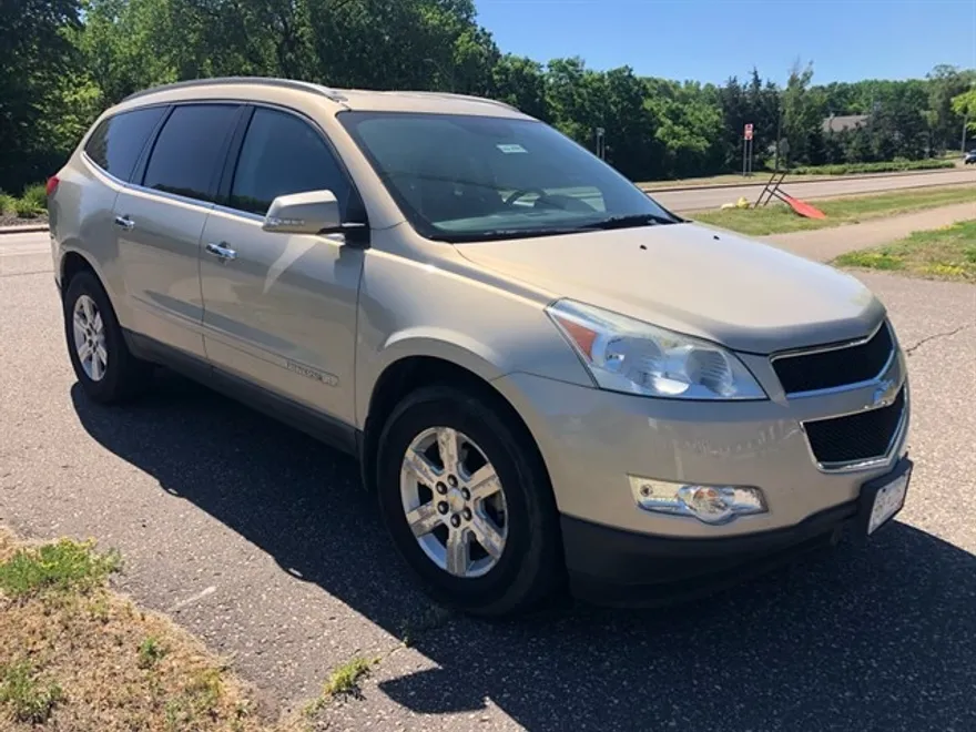 2009 Chevrolet Traverse photo 2