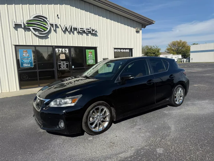 2012 Lexus CT 200h photo 1