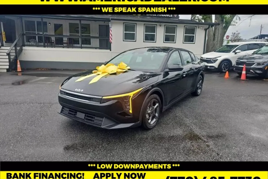 2025 Kia K4 LXS photo 1